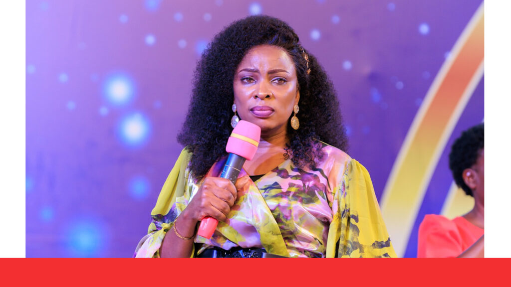 The gospel singer accused Pastor Sarah of stealing, saying, "Why is the minister receiving a small envelope when they expected a big one?" Pastor Sarah was taken aback by the accusation.
